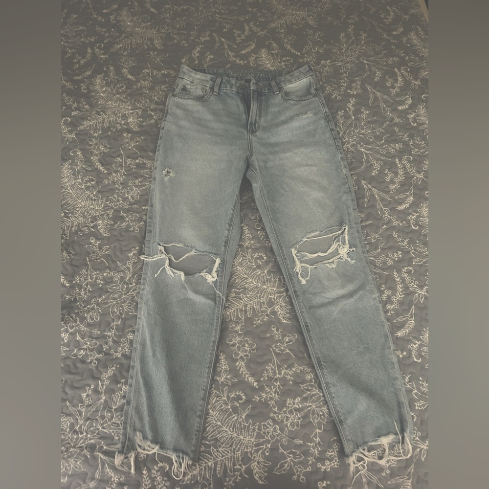 American Eagle size 4 short Curvy Mom Jean gently used.